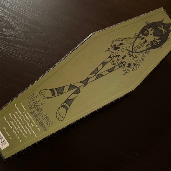 Nightmares & Fairytales Annabelle doll - Picture 2 of 4